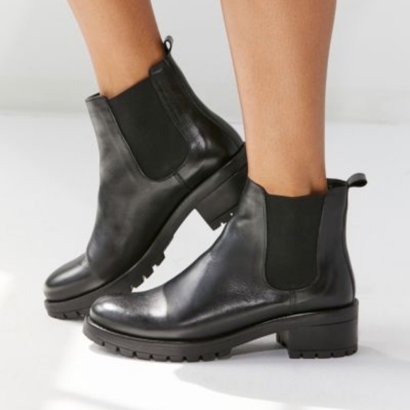 black chelsea boots urban outfitters